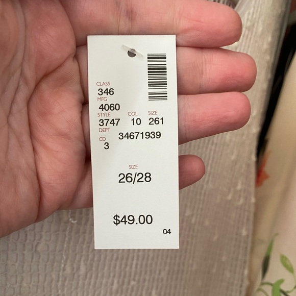 Avenue White Tank with Netting Detail 26/28 NWT - Picture 3 of 3